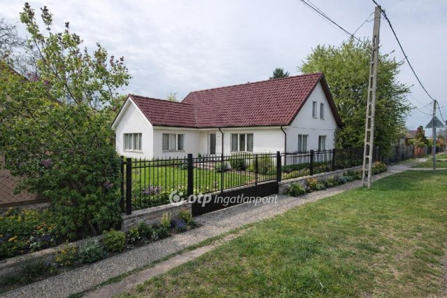 Eladó családi ház, Érden 90 M Ft, 3+2 szobás