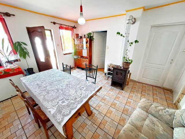 Eladó családi ház, Törtelen 31.9 M Ft, 5 szobás