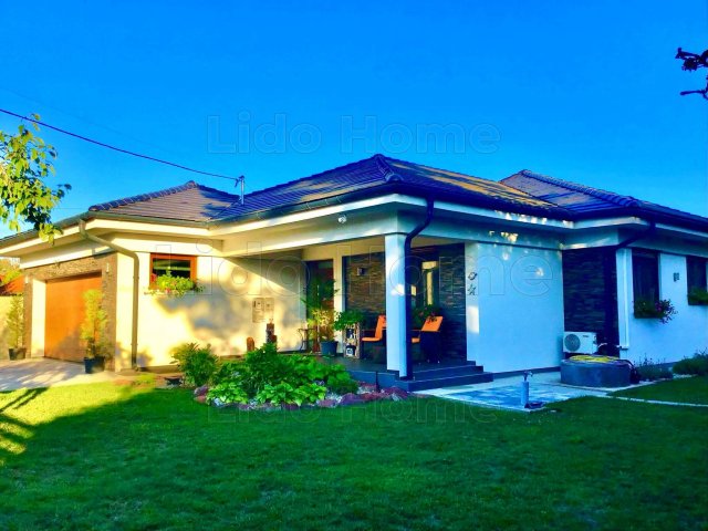 Eladó családi ház, Balatonfenyvesen 208 M Ft, 6 szobás