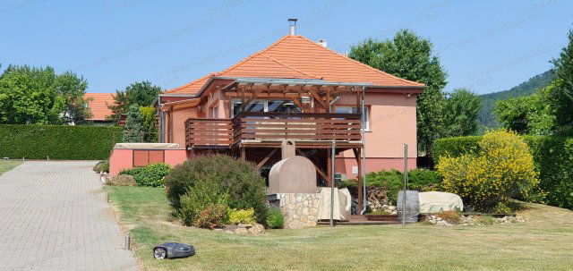 Eladó téglalakás, Balatongyörökön 199.999 M Ft, 4 szobás