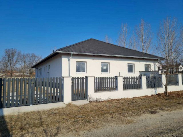 Eladó ikerház, Dunavarsányban 82.9 M Ft, 5 szobás