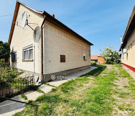 Eladó családi ház, Püspökladányban 38.5 M Ft, 2 szobás