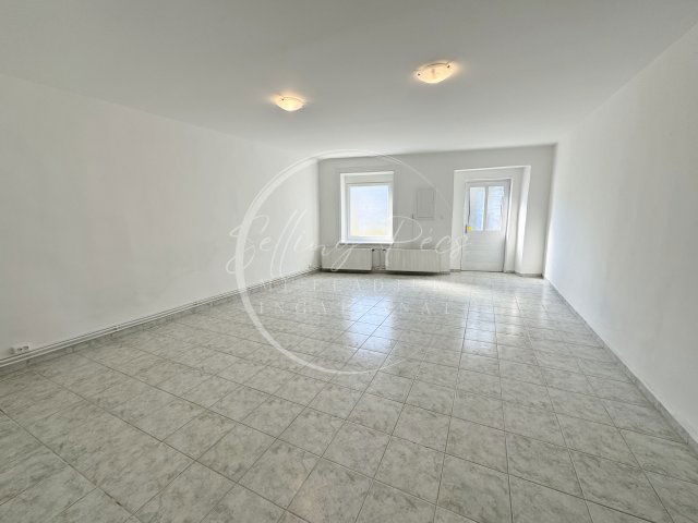 Eladó üzlethelyiség, Pécsett, Rácvárosi úton 23.9 M Ft