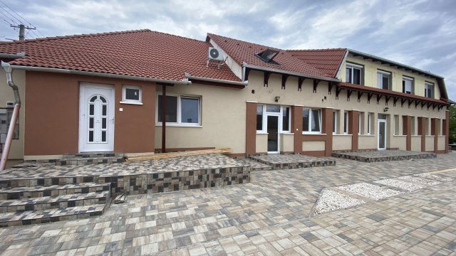 Eladó családi ház, Berettyóújfaluban 200 M Ft, 12 szobás