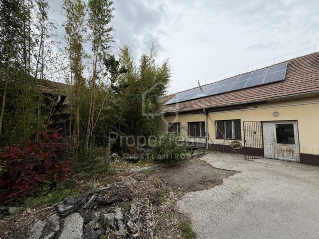 Eladó ipari ingatlan, Tatán 300 M Ft, 15 szobás