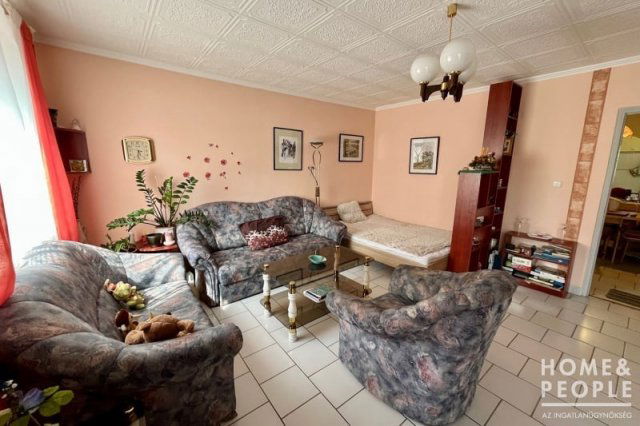 Eladó téglalakás, Szegeden 65.5 M Ft, 2 szobás