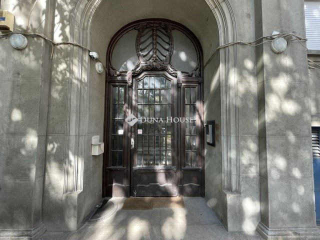 Eladó téglalakás, Budapesten, VI. kerületben 158 M Ft, 2 szobás