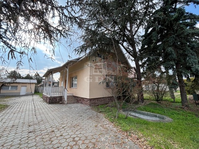 Eladó családi ház, Komáromban 64 M Ft, 3+1 szobás