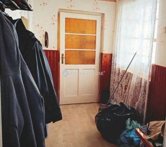 Eladó családi ház, Úrin 35 M Ft, 4 szobás
