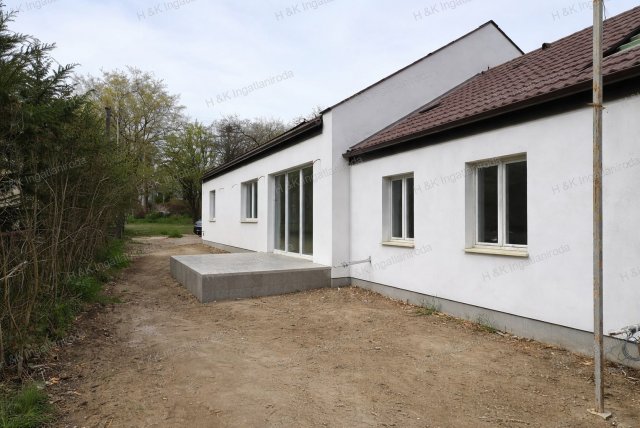 Eladó ikerház, Veresegyházon 120 M Ft, 4 szobás