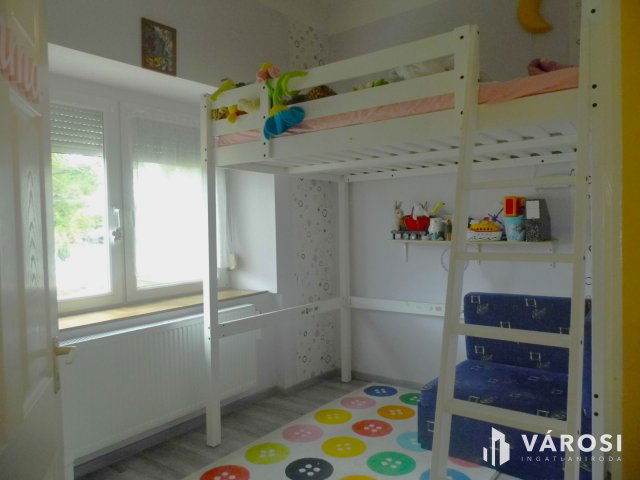 Eladó téglalakás, Lajoskomáromban 29.9 M Ft, 3 szobás