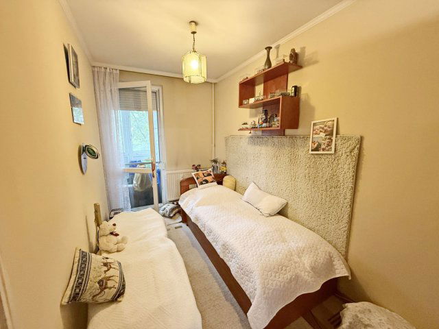 Eladó panellakás, Debrecenben 69.9 M Ft, 3 szobás