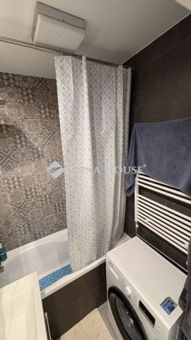 Eladó panellakás, Pécsett 66.5 M Ft, 3 szobás