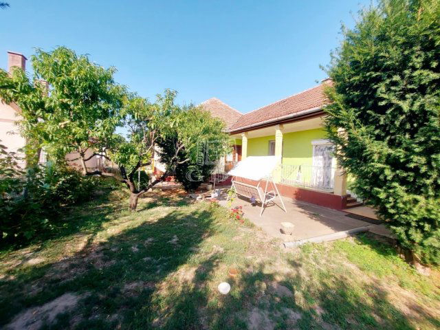 Eladó családi ház, Tóalmáson 31.99 M Ft, 4 szobás