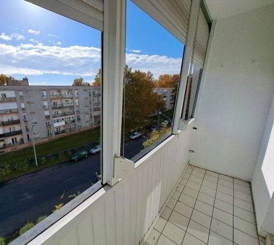 Kiadó panellakás, albérlet, Pécsett 130 E Ft / hó, 2 szobás