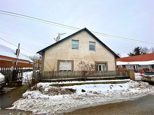 Eladó családi ház, Szentlőrinckátán 28.49 M Ft, 6 szobás