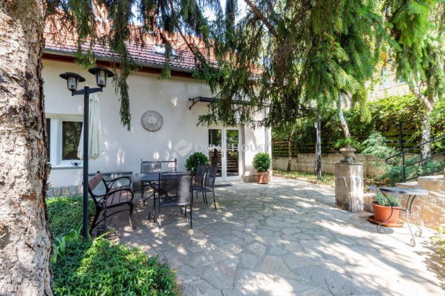 Eladó ikerház, Budapesten, II. kerületben 375 M Ft, 5 szobás