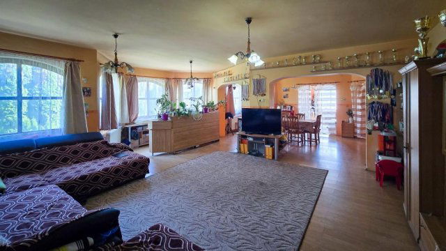 Eladó családi ház, Vácrátóton 149.99 M Ft, 7 szobás