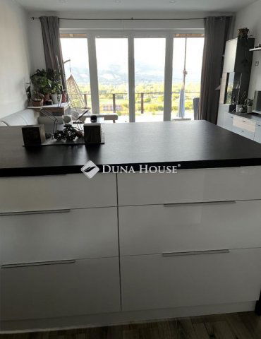 Eladó családi ház, Esztergomban 148 M Ft, 4 szobás