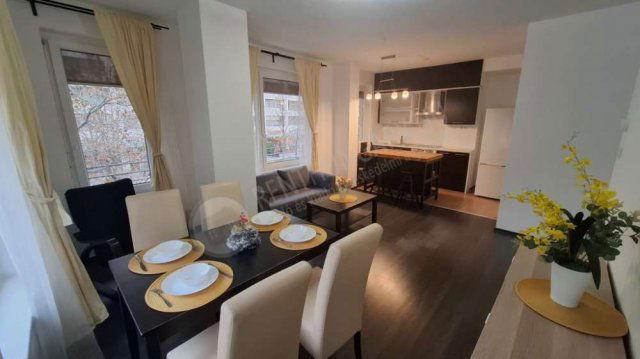 Kiadó téglalakás, albérlet, VIII. kerületben, Corvin sétányon