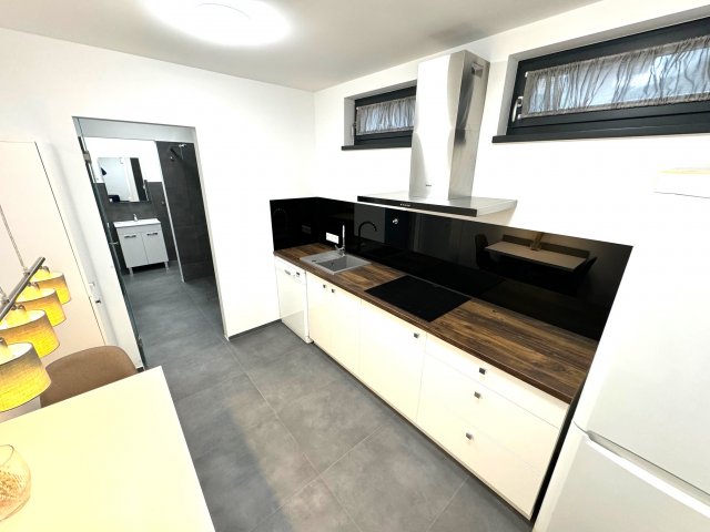 Kiadó téglalakás, albérlet, Pécsett 150 E Ft / hó, 1 szobás