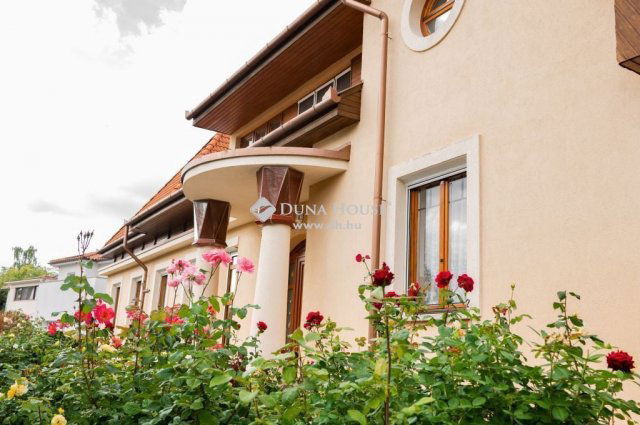 Eladó családi ház, Kecskeméten 248 M Ft, 8 szobás