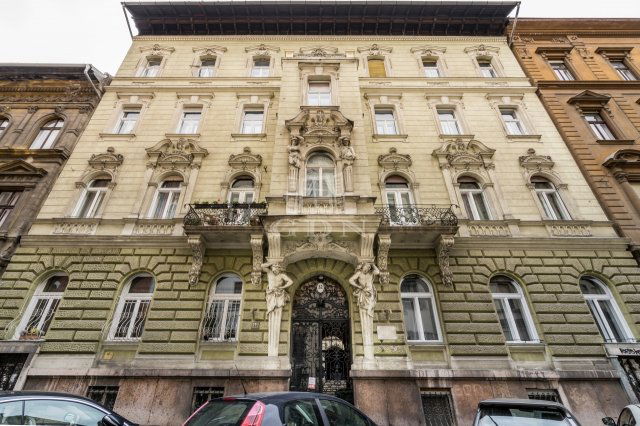 Eladó téglalakás, Budapesten, VI. kerületben 67.79 M Ft
