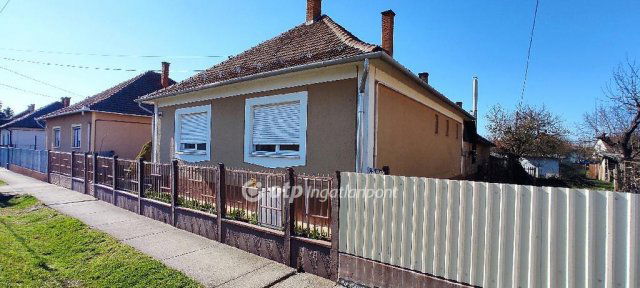 Eladó családi ház, Polgáron 32.9 M Ft, 3 szobás
