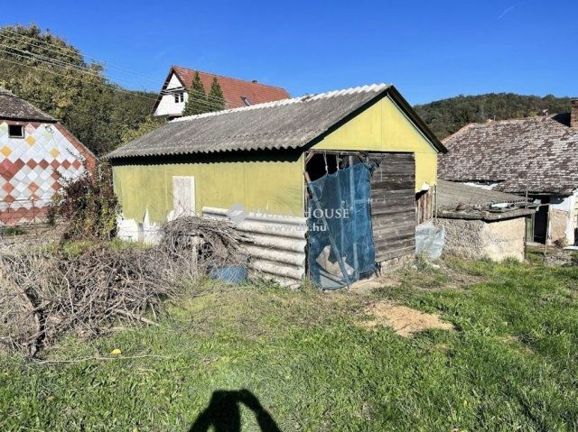 Eladó családi ház, Pécsváradon 8.9 M Ft, 2 szobás