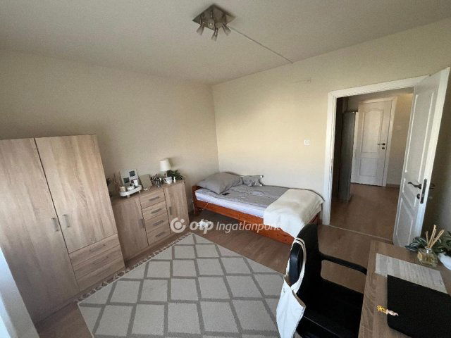 Eladó panellakás, Debrecenben 85 M Ft, 3 szobás