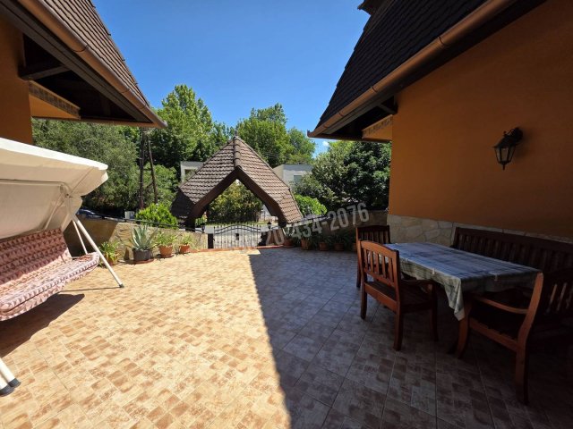Eladó családi ház, Balatonlelleén 399.9 M Ft, 12 szobás