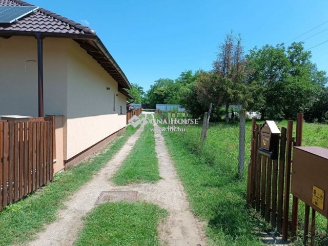 Eladó családi ház, Kunszálláson 65 M Ft, 5 szobás