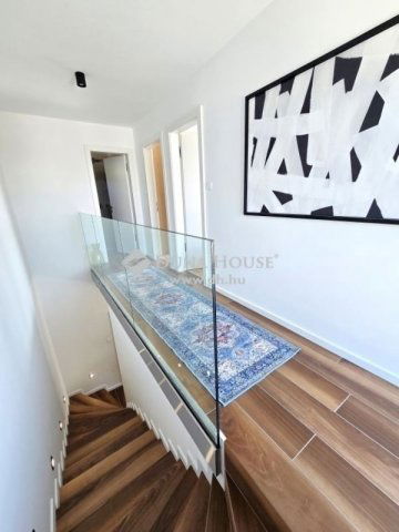 Eladó téglalakás, Pécsett 159.9 M Ft, 4 szobás