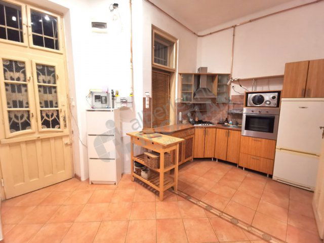 Kiadó téglalakás, albérlet, II. kerületben, Szász Károly utcában