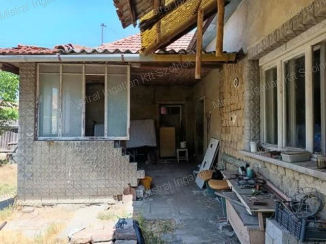 Eladó családi ház, Törökszentmiklóson 15 M Ft, 2 szobás