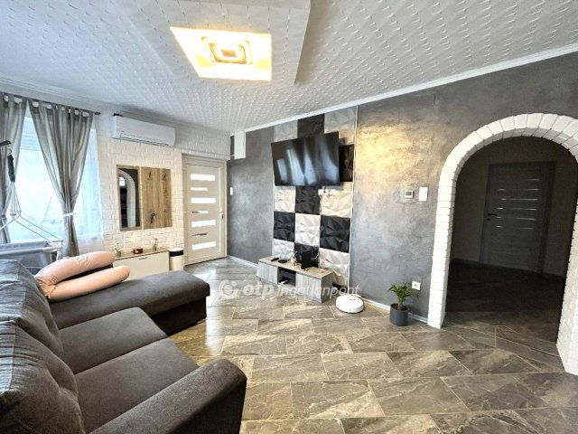 Eladó családi ház, Pincehelyen 45 M Ft, 2+1 szobás