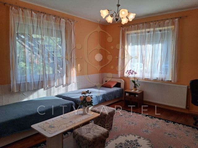 Eladó családi ház, Kőröshegyen 85 M Ft, 6 szobás
