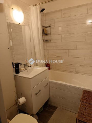 Eladó panellakás, Szegeden, Kereszttöltés utcában 54.9 M Ft