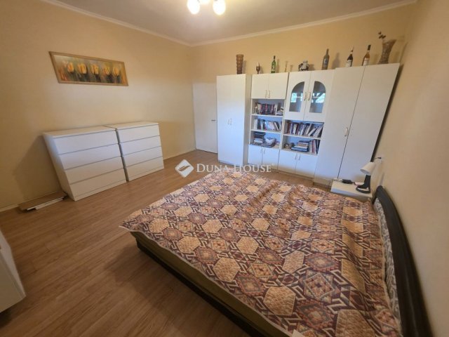 Eladó családi ház, Poroszlón 43 M Ft, 5 szobás