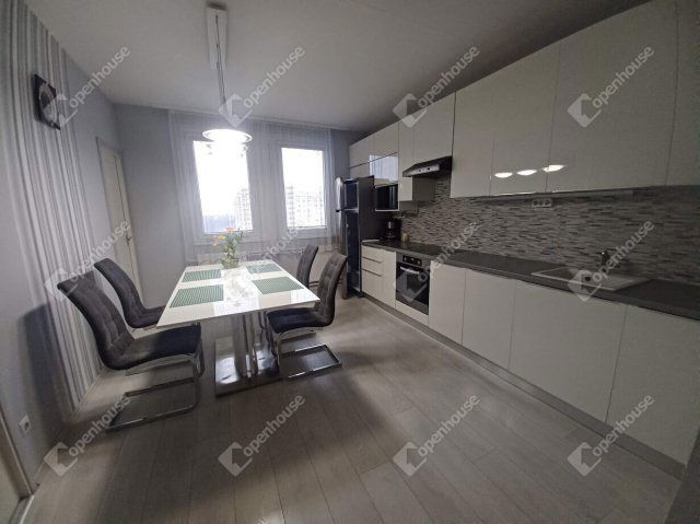 Eladó panellakás, Debrecenben 67 M Ft, 3 szobás