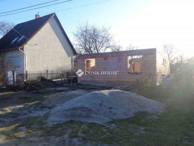 Eladó családi ház, Velencén 49.5 M Ft, 3 szobás