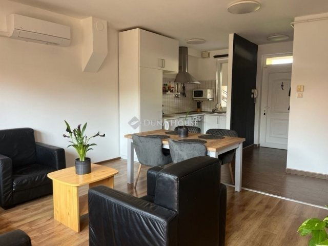 Eladó téglalakás, Monoron 79.9 M Ft, 4 szobás