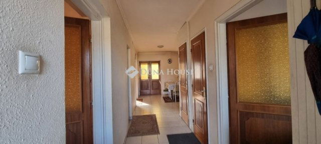 Eladó családi ház, Debrecenben 135 M Ft, 7 szobás