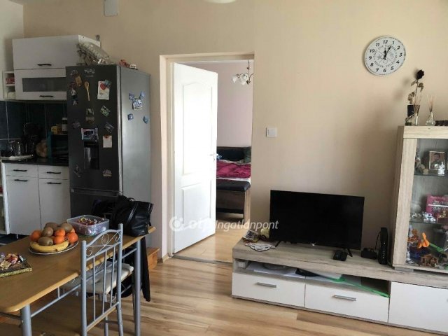 Eladó téglalakás, Ajkán 34 M Ft, 2 szobás