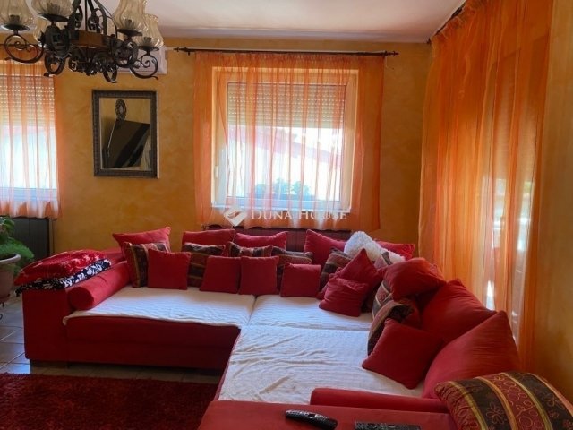Eladó családi ház, Taksonyon 345 M Ft, 9 szobás