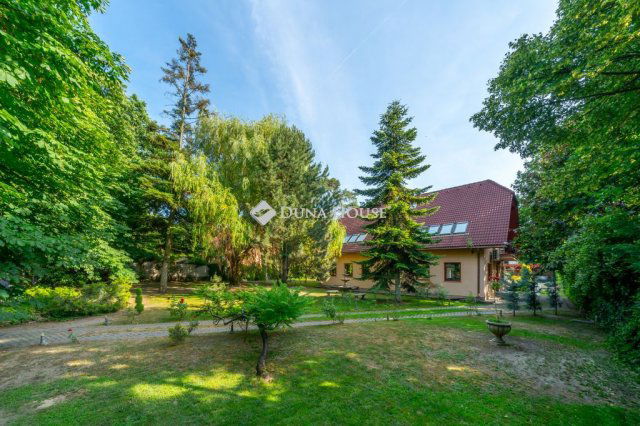 Eladó családi ház, Gödöllőn 680 M Ft, 7 szobás