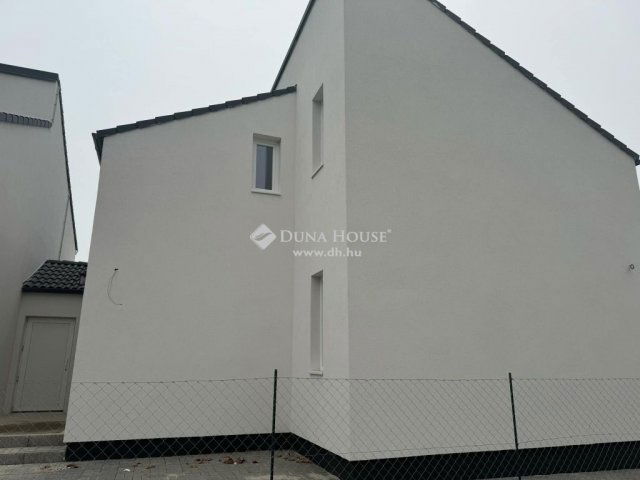 Eladó téglalakás, Ráckevén 97.5 M Ft, 5 szobás