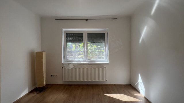 Kiadó ikerház, albérlet, XV. kerületben, Károlyi Sándor úton