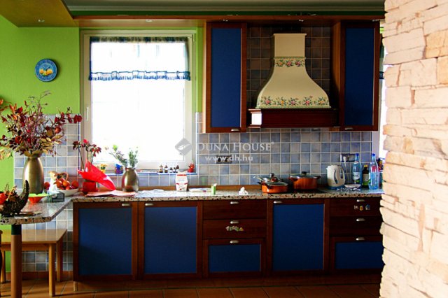 Eladó családi ház, Piliscsabán 450 M Ft, 5+3 szobás