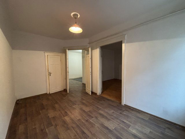 Eladó téglalakás, Budapesten, XIII. kerületben, Balzac utcában